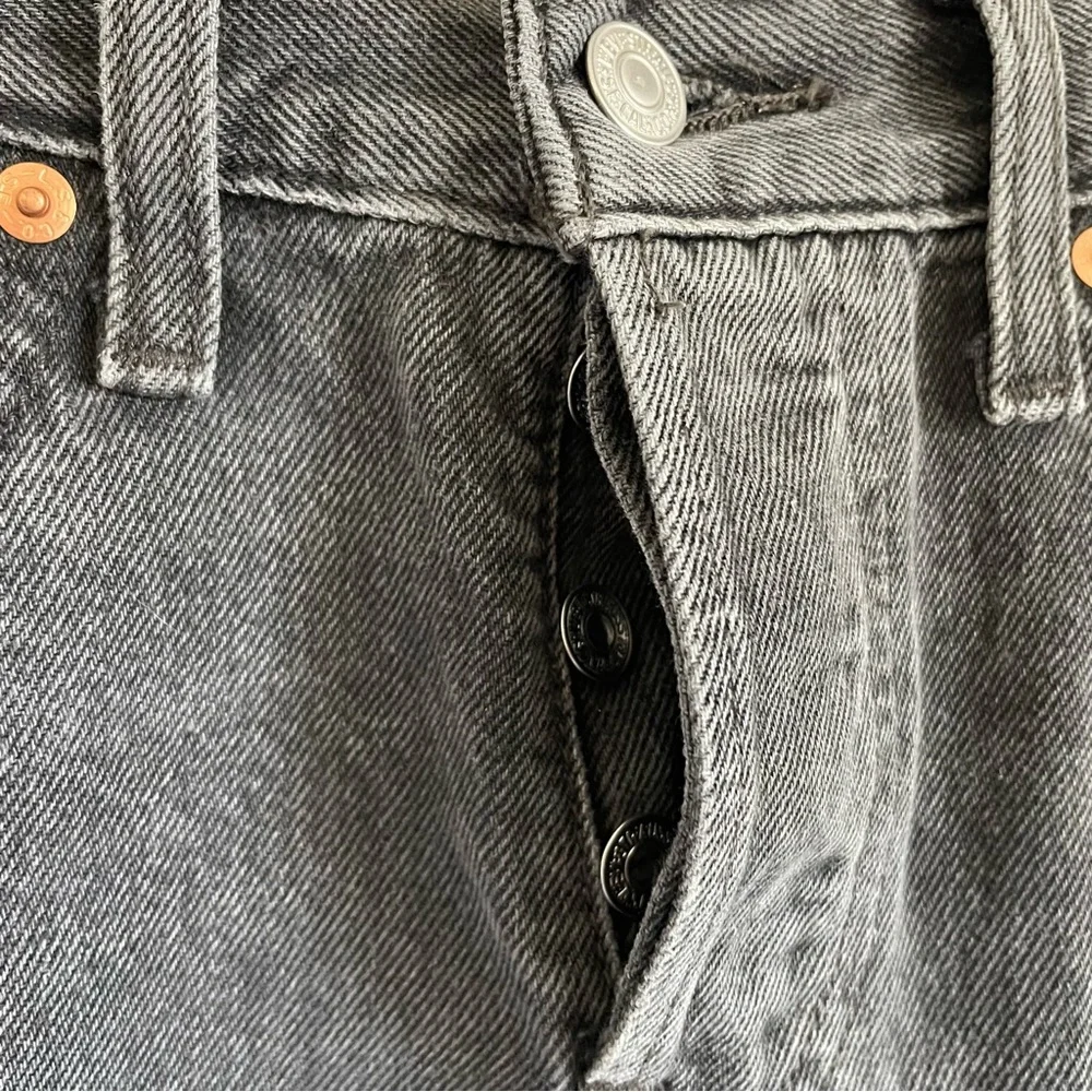 Levi’s Wedgie Straight Leg Black Distressed Denim Jeans 100% Cotton Frayed Hem